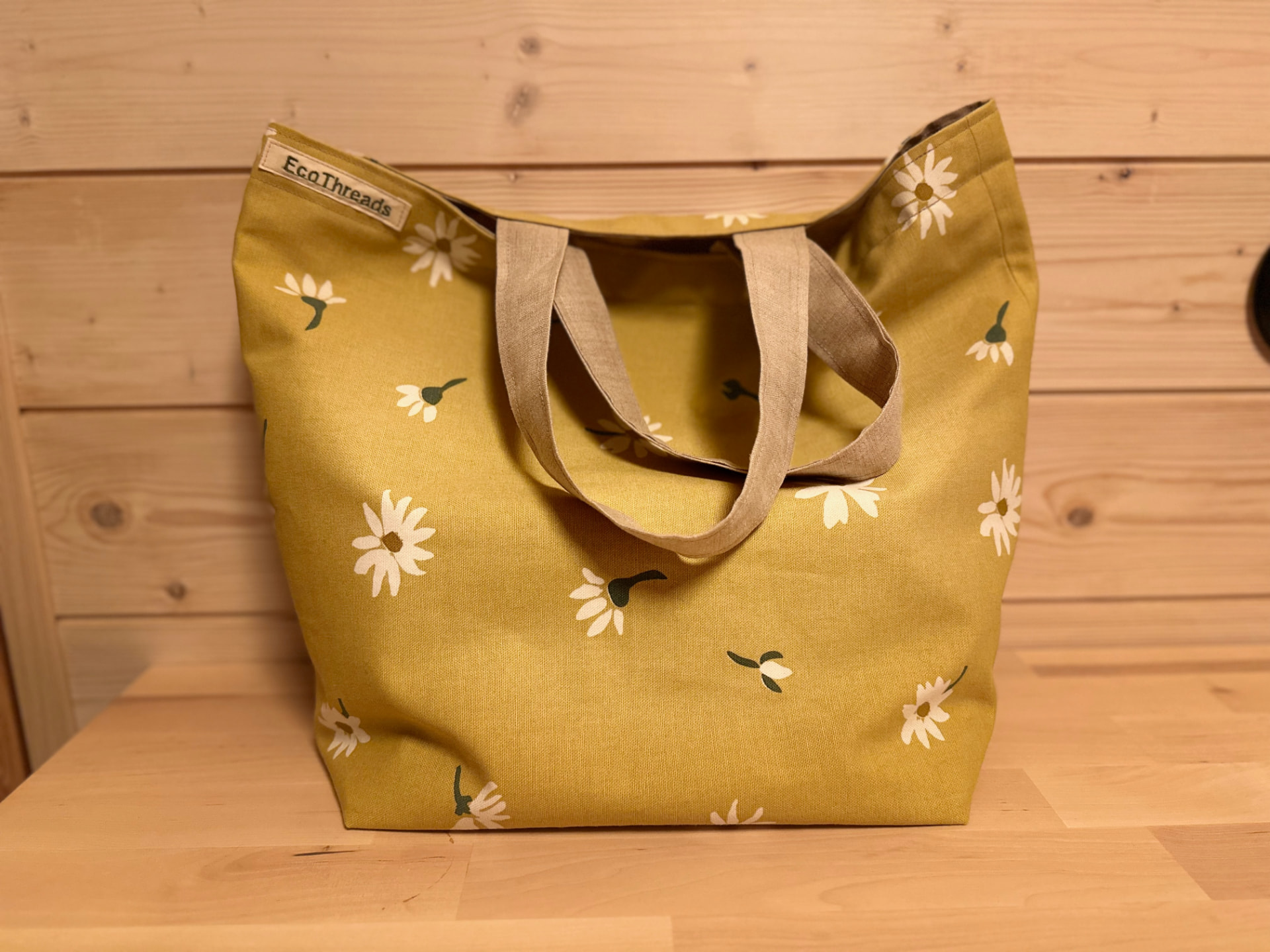 Kollane kangkott margerite mustriga ja EcoThreads sildiga